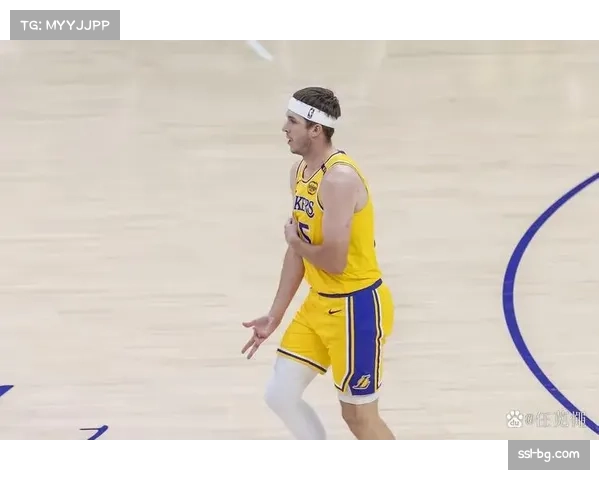 首节战罢:勇士三分球10投1中,落后湖人12分 首节战罢:勇士三分球10投1中,落后湖人12分